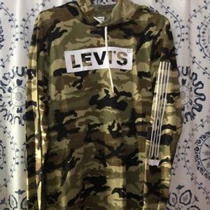 Levi’s hooded camo T-shirt